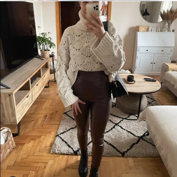 Zara * Cable Knit Sweater With Buttoned Cuffs - Picture 4 of 16